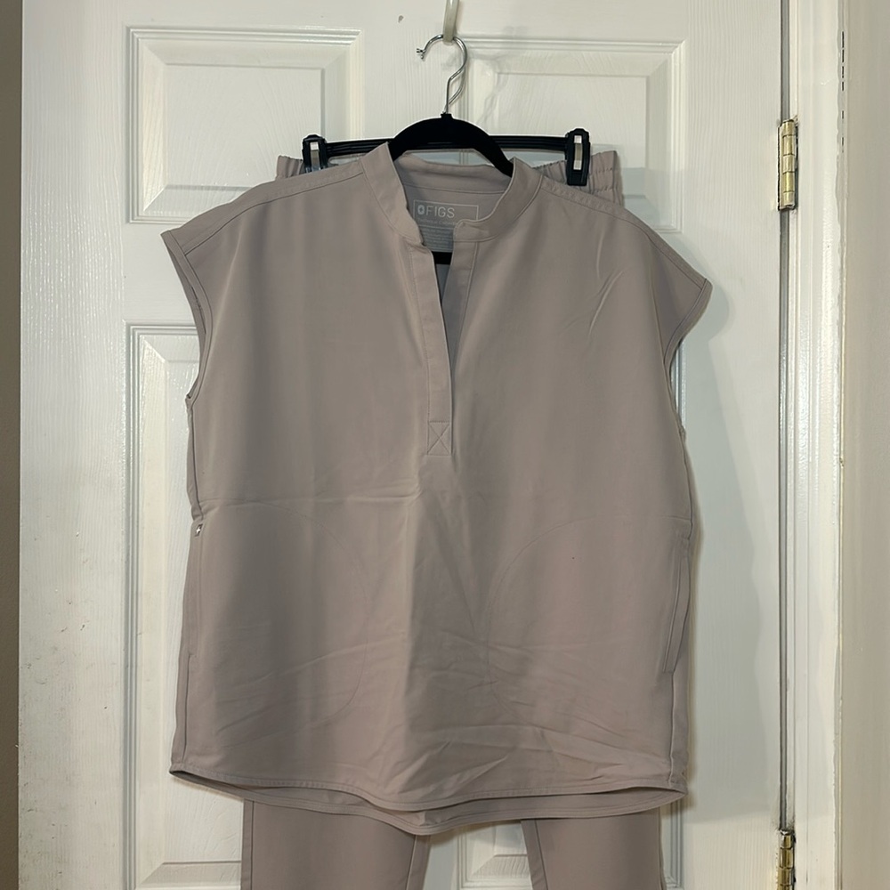 Figs Scrub Set - beige/sand color